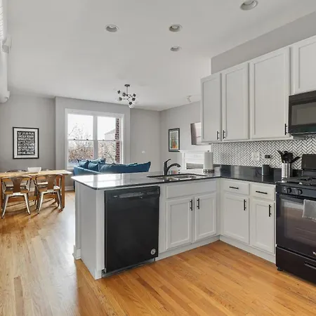 The Upscale Getaway Near Downtown Apartment