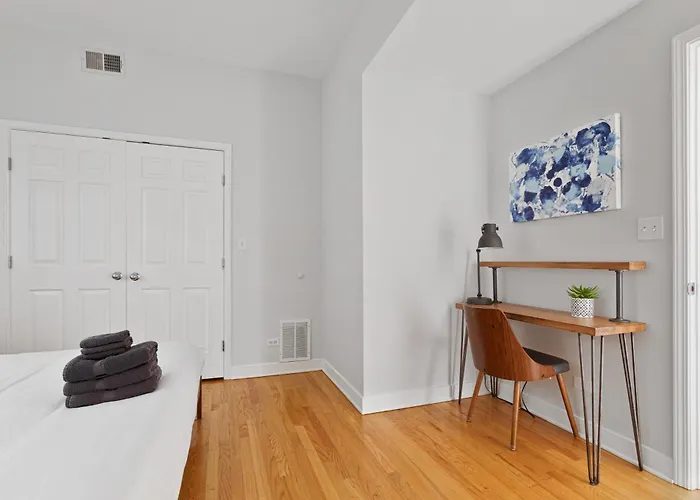The Upscale Getaway Near Downtown Apartamento
